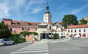 Vivaldi Apartments